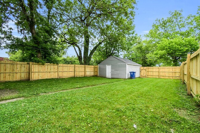 Building Photo - Charming Three-Bedroom Home in the Heart of Columbus!