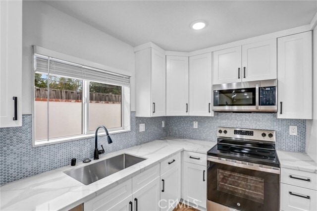 Building Photo - 20302 Oxnard St