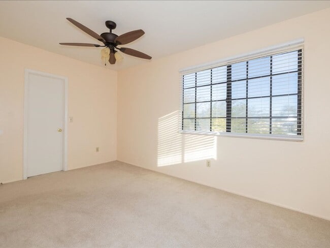 Building Photo - 3 Bedroom 2.5 Bath Two Story Home