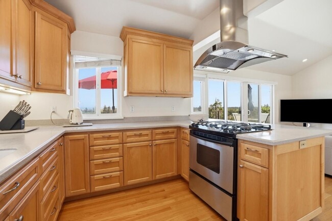 Building Photo - 531 Upland Rd