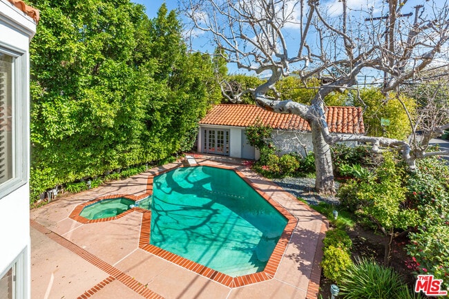 Building Photo - 158 S Anita Ave