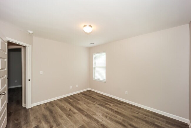 Building Photo - 1093 Lear Dr