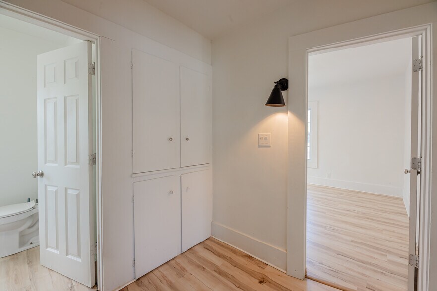 Building Photo - 575 Woodbine Ave