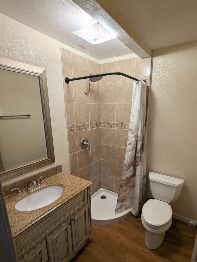 Building Photo - 637