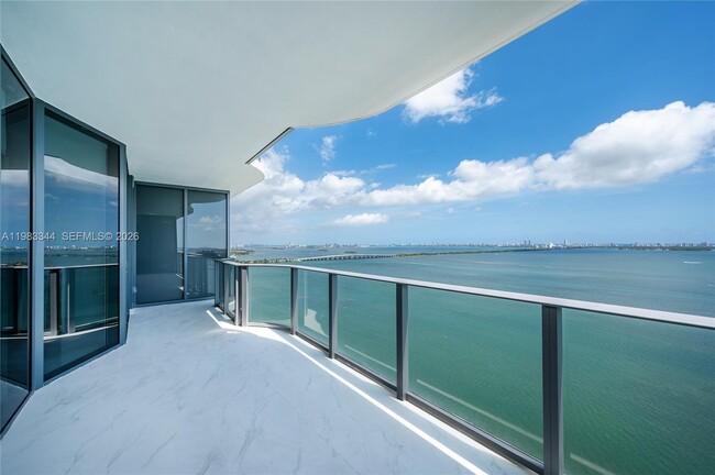 Building Photo - 700 NE 24th St