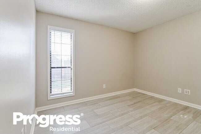 Building Photo - 7201 Skidmore Cove
