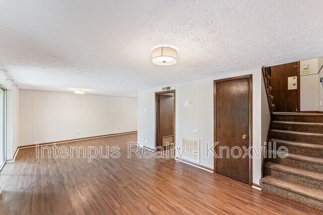 Building Photo - 8738 Gleason Dr