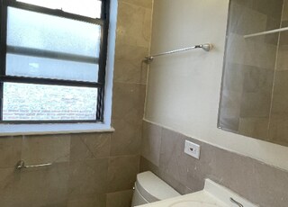 Building Photo - 1452 N Fairfield Ave