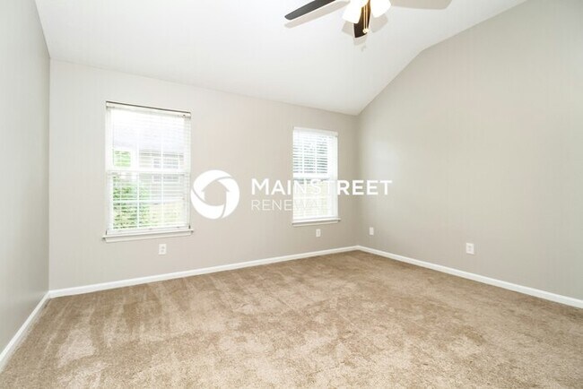 Building Photo - 3 Bedroom Pet-Friendly Home in La Vergne, TN with Main Street Renewal
