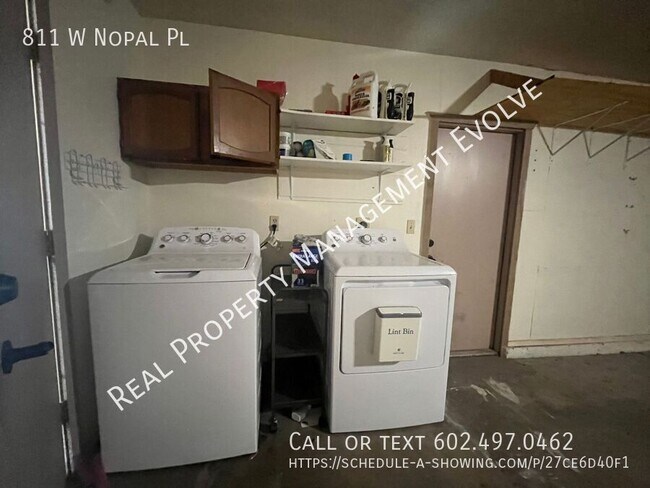 Building Photo - 811 W Nopal Pl