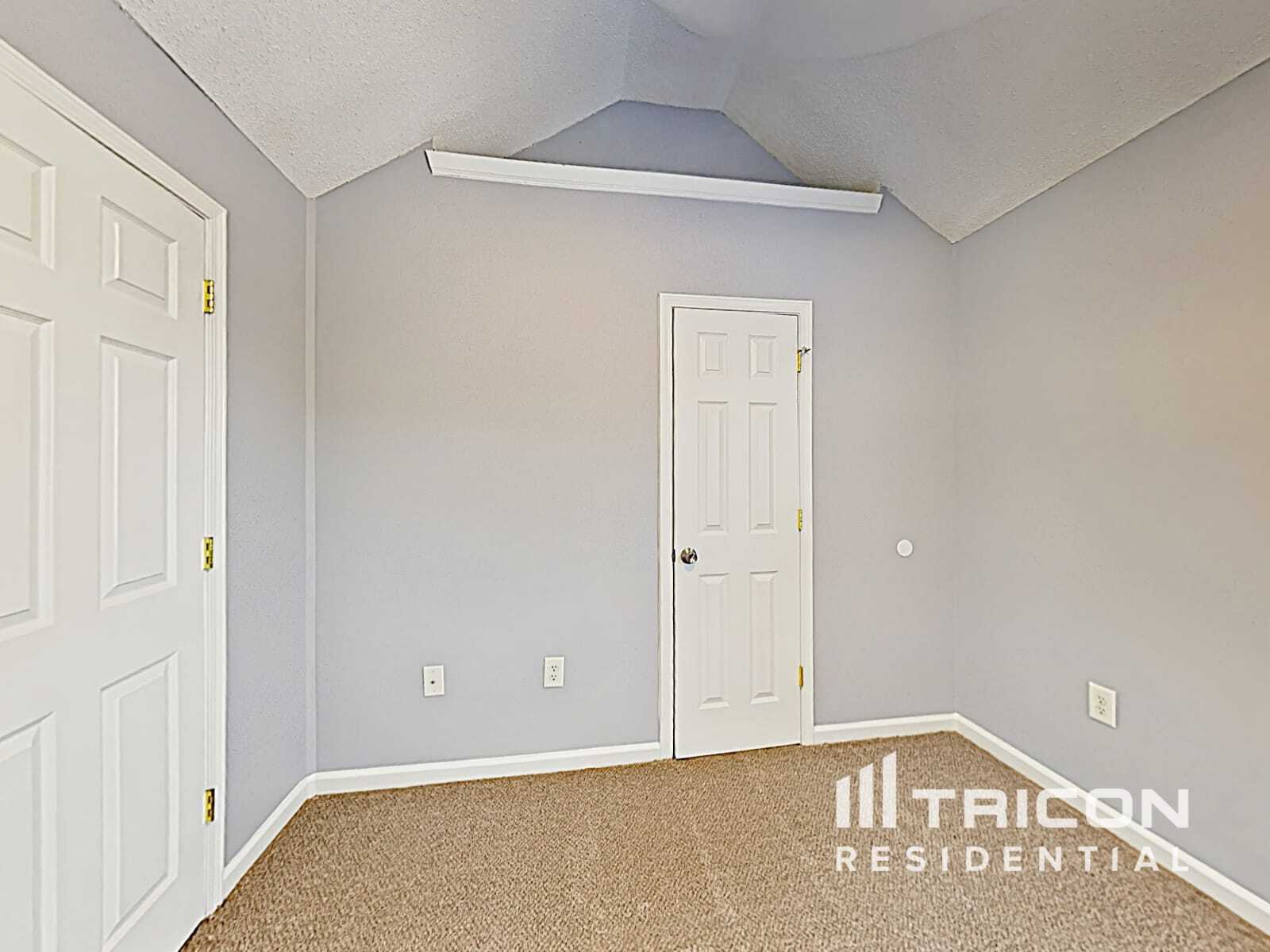 Building Photo - 6030 Crooked Creek Dr.