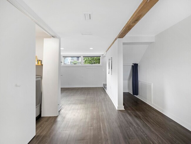 Building Photo - 5084 Atlantic View
