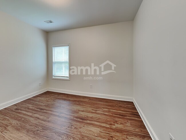 Building Photo - 30 Adams Manor Court