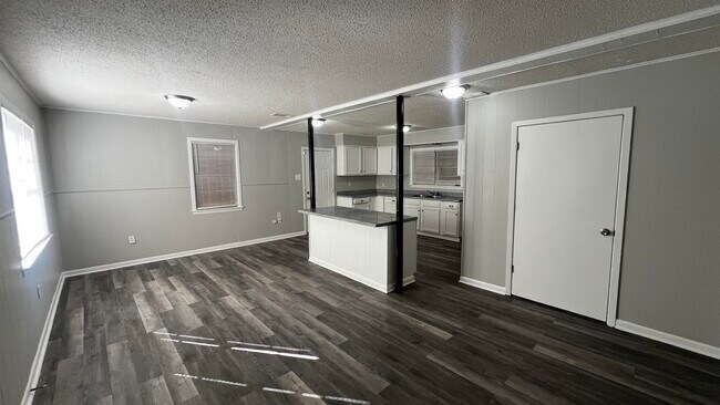 Building Photo - 2547 Courtney Dr