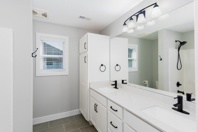 Building Photo - 4914 Glide Cv