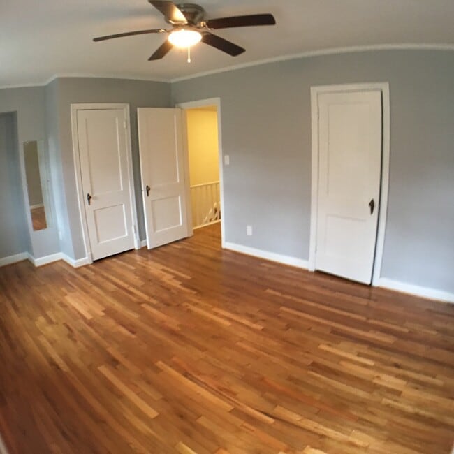 Building Photo - Updated 1BR/1BA 2-level TH in great location