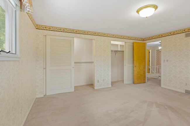 Building Photo - 4 bed 3.5 bath home in East Grand Rapids