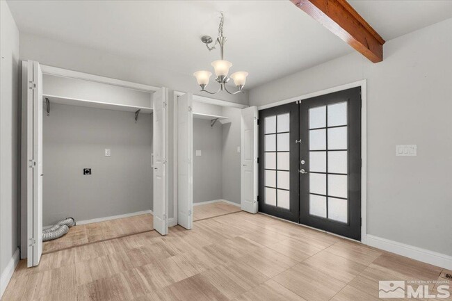 Building Photo - 990 Akard Dr