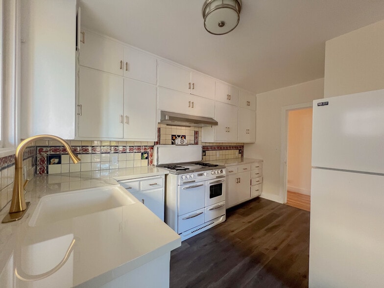 Kitchen - 1504 Grant St