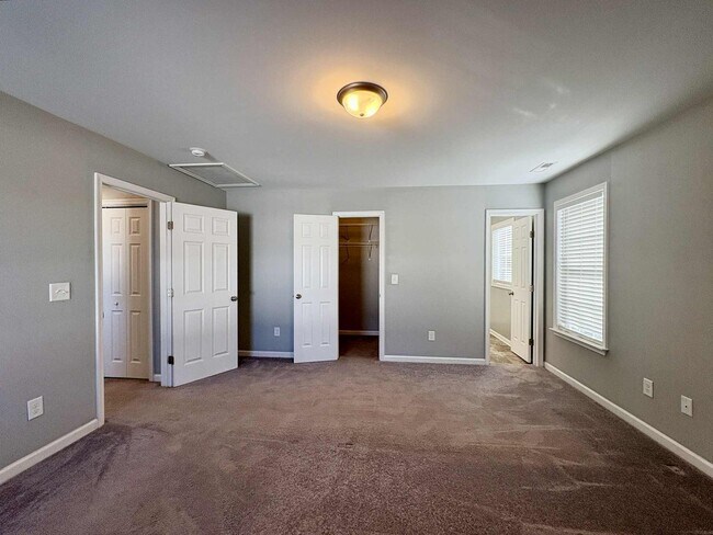 Building Photo - Move-In Ready 2 Bedroom, One Story Home – Convenience Meets Comfort!