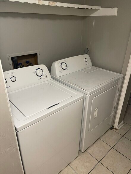 Washer & dryer - 3251 Manor Glenn Ct