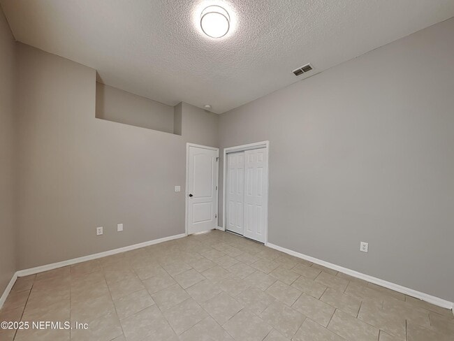 Building Photo - 250 Parkview Dr