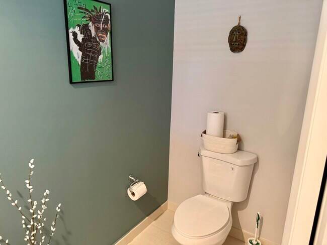 Building Photo - 2609 NE 14th Ave