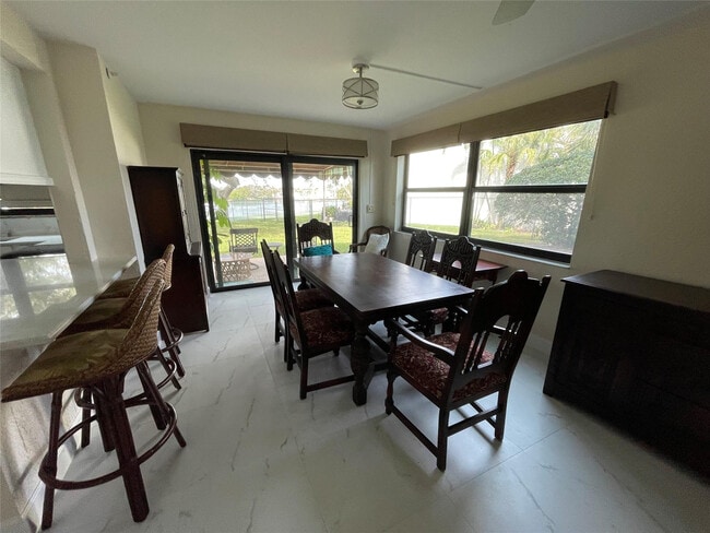 Building Photo - 374 Golfview Rd