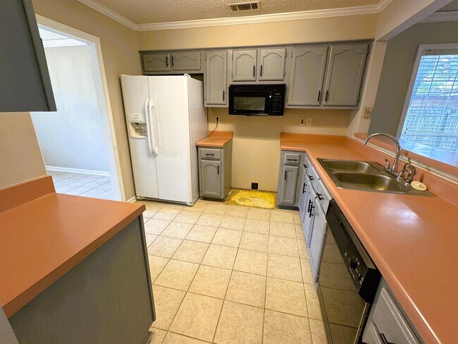 Building Photo - 2271 Lake Springs Ln