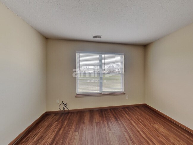 Building Photo - 10525 Kensil St