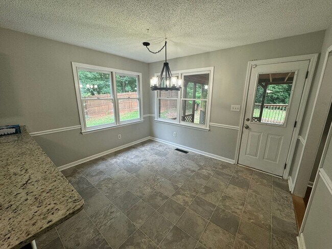 Building Photo - Wonderful Bogart Home in Pleasant Pines!