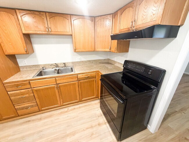 Building Photo - 2 BED, 1 BATH HOUSE