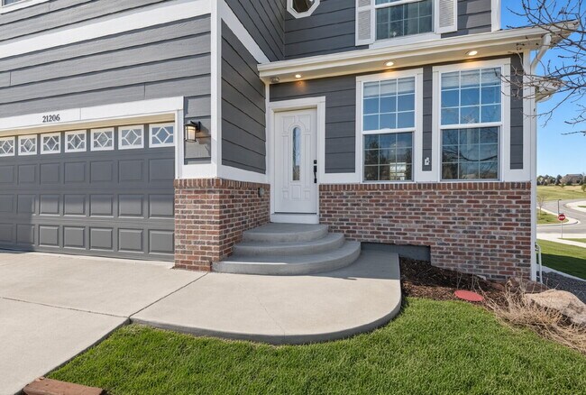 Building Photo - Beautiful 2-Story Home In Hidden River. Finished Basement. Turfed Backyard.