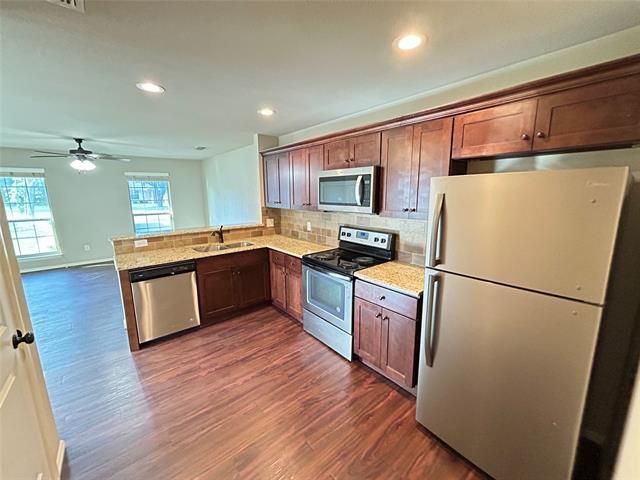 Building Photo - 221 E Cooper St