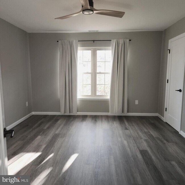 Building Photo - 16 Pickwick Pl