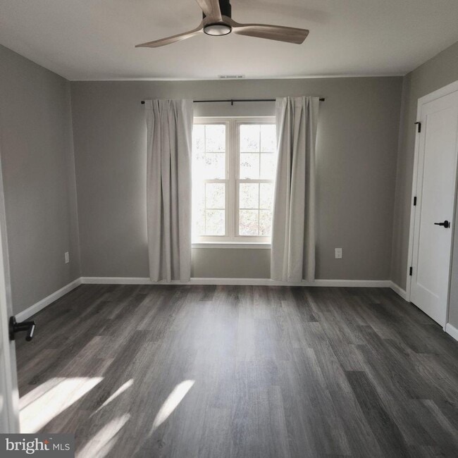 Building Photo - 16 Pickwick Pl