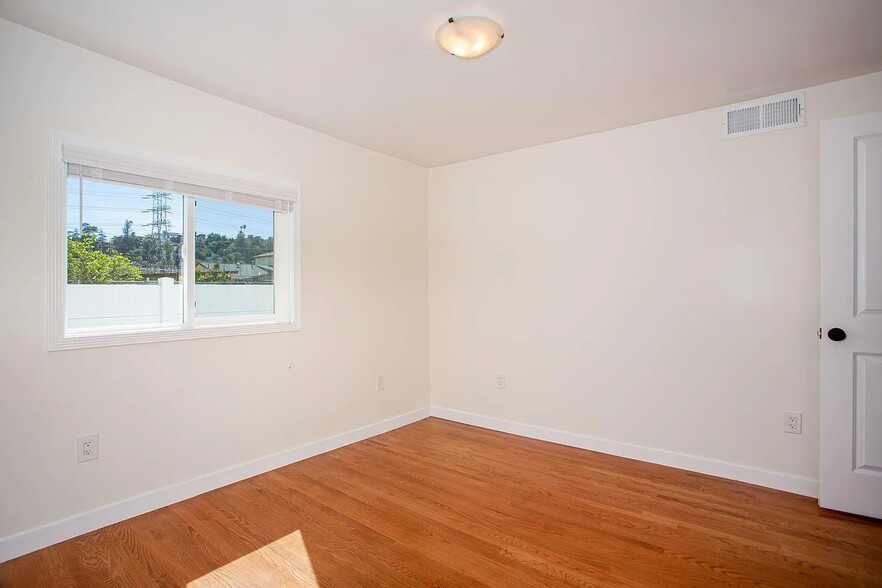 Building Photo - 2956 Finch St