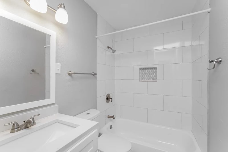 Building Photo - 5111 Royal Dr