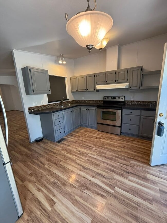 Building Photo - Peaceful 2-Bedroom with Den Home on Over a...