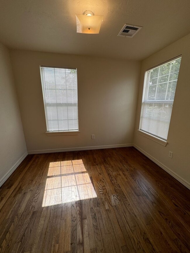 Building Photo - 2 bed with 1 bath home for rent in Norman....