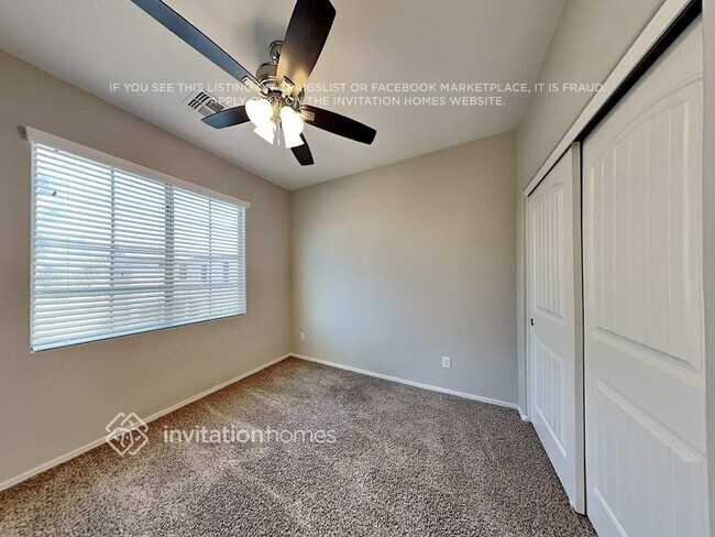 Building Photo - 3523 S Swan Dr