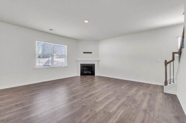 Building Photo - Modern 4BR Home with Loft & 2.5 Baths in W...