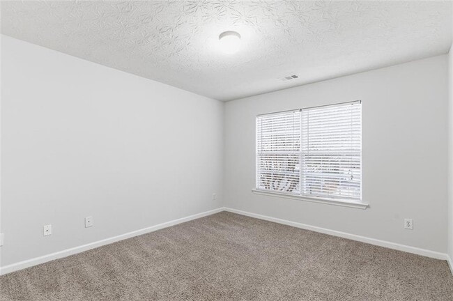 Building Photo - 43 Golden Pine Rd SW