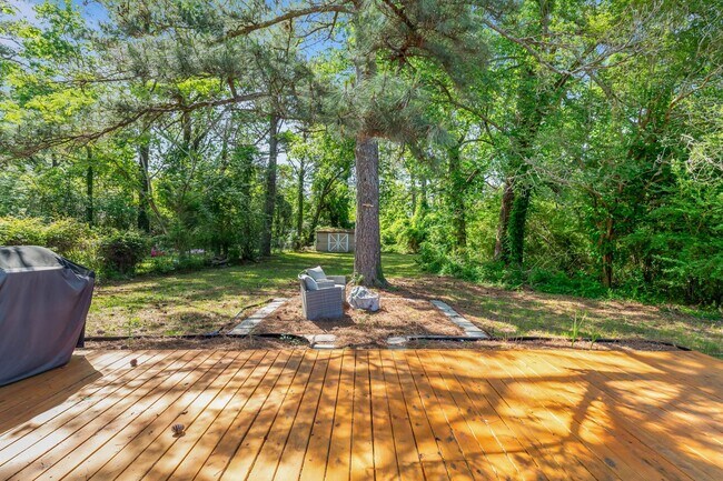 Building Photo - Charming 2-Bedroom Home with Modern Updates!