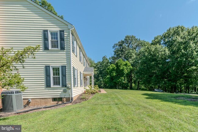Building Photo - 428 Ingleside Dr