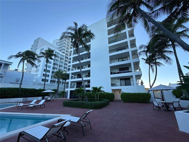 Building Photo - 5415 Collins Ave