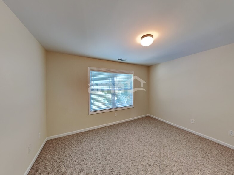 Building Photo - 302 Harmony Lake Dr