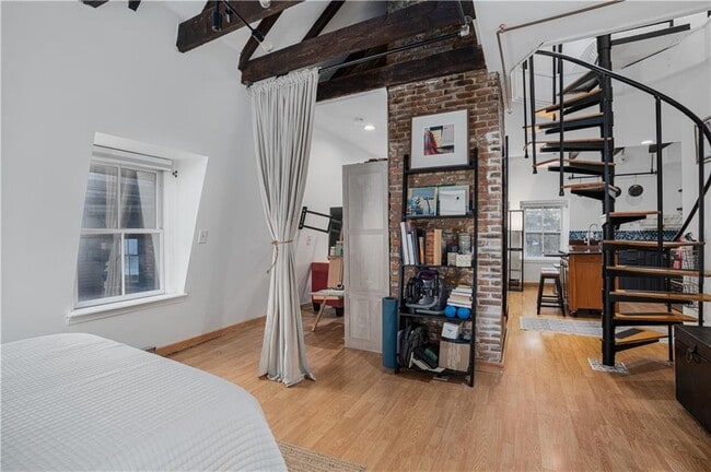 Building Photo - 35 Pelham St