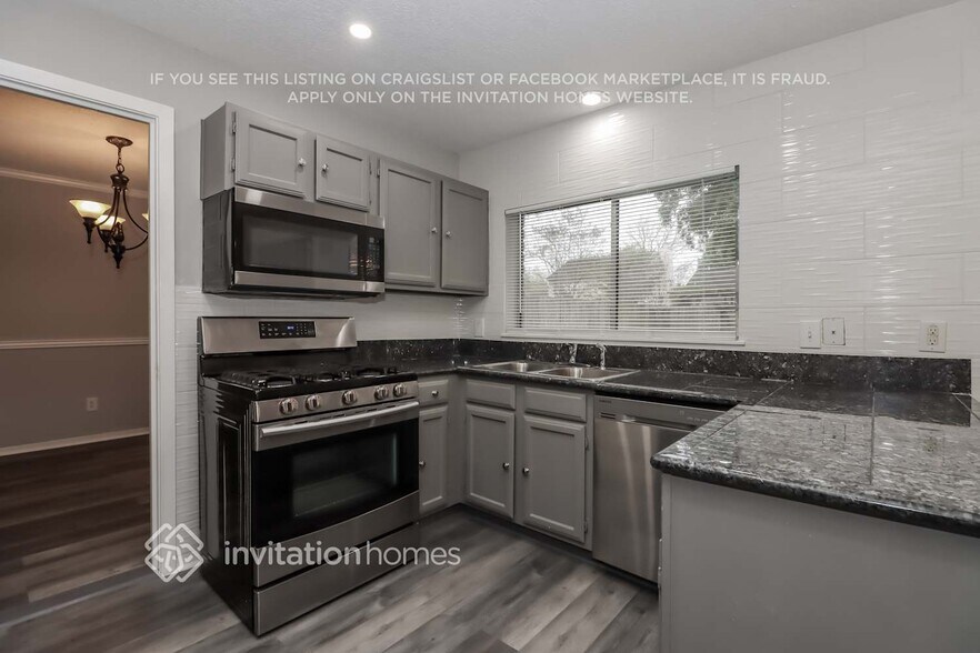 Building Photo - 18023 Holly Forest Dr