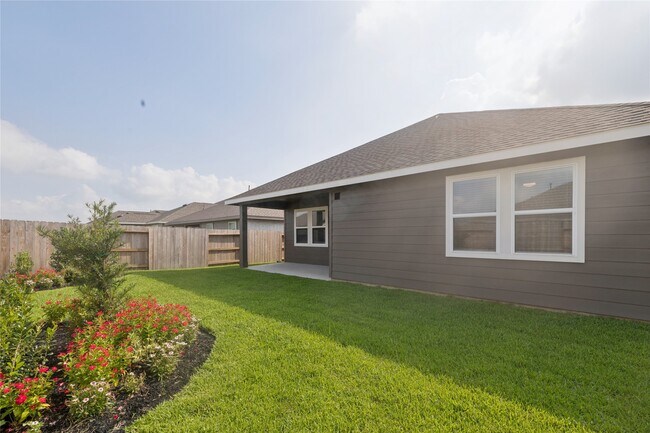 Building Photo - 698 Daniels Lk Ln